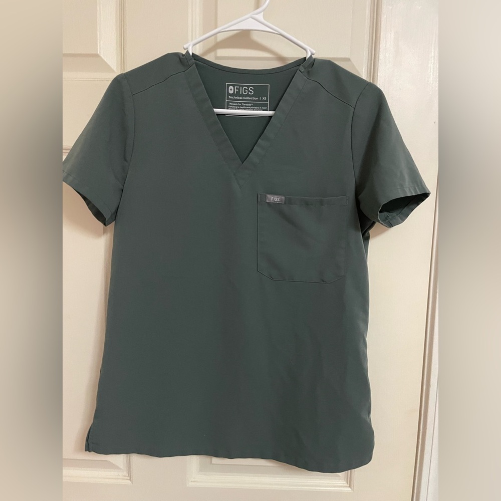 FIGS Catarina Scrub Top in Bonsai